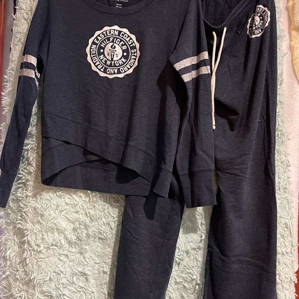 Tommy Hilfiger Lounge Set Juniors size small.